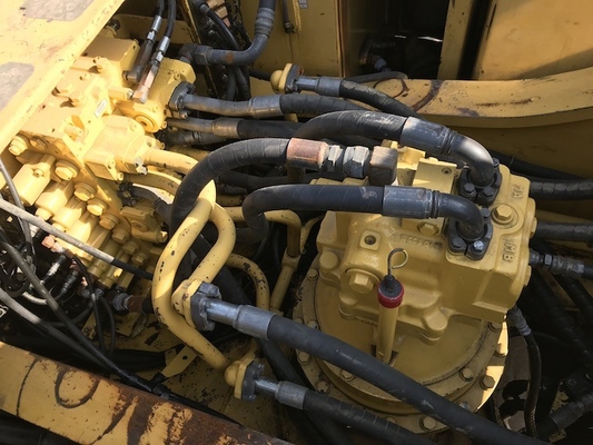 PC360-7 油圧クローラーは 16m3 のバケツが付いている小松の掘削機を使用しました