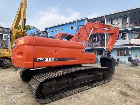 22トン オリジナルの古着ドーサンDX225 クローラー掘削機 157KW エンジンパワーと1.05m3バケツ容量