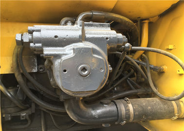 使用された小松のクローラー油圧掘削機PC220 22180kgは1m3バケツが付いている重量を作動させます
